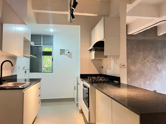 Apartamento de 2 alcobas en arriendo en El Poblado, Medellín, 84 m² · foto 5 de 16