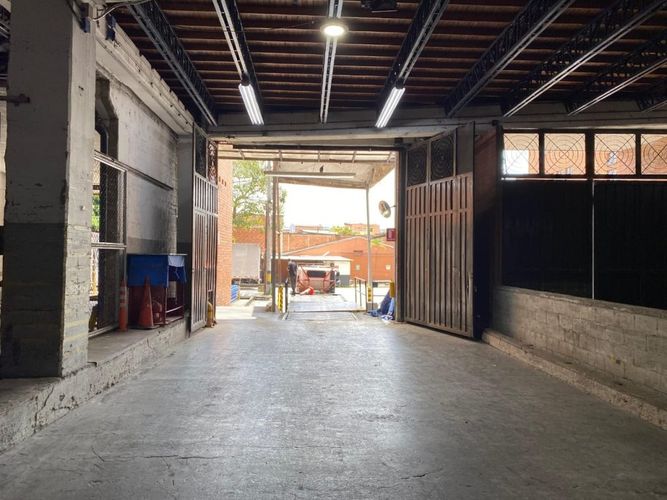 Bodega en venta en Los Naranjos, Itagüí, 1943 m² · foto 2 de 4