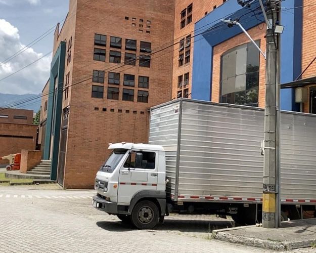 Bodega en venta en Los Naranjos, Itagüí, 4860 m² · foto 3 de 6