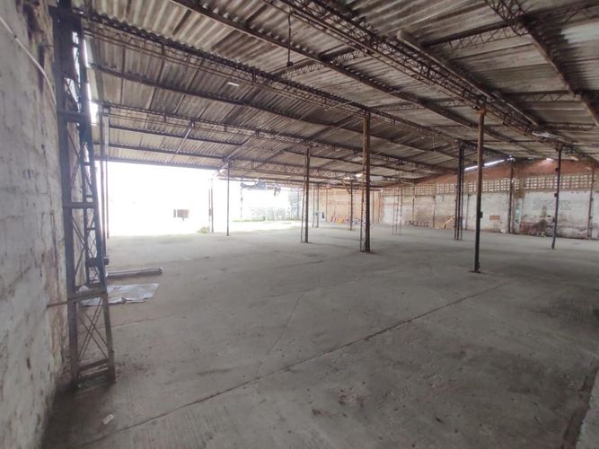 Bodega en arriendo en Las Estrellas, Barranquilla, 1350 m² · foto 2 de 9