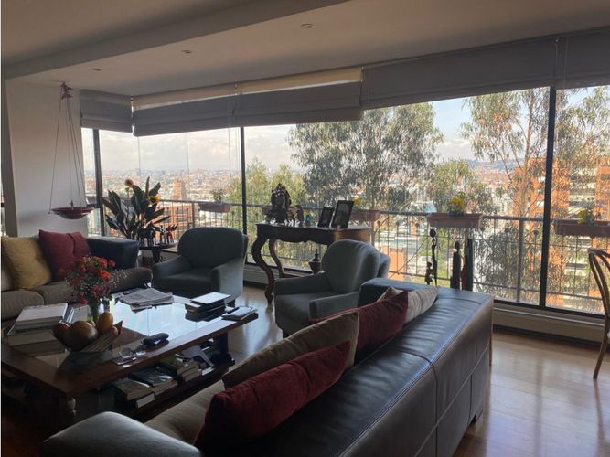 Apartamento de 3 alcobas en venta en Cerros De Los Alpes, Bogotá, 311 m² · foto 3 de 24