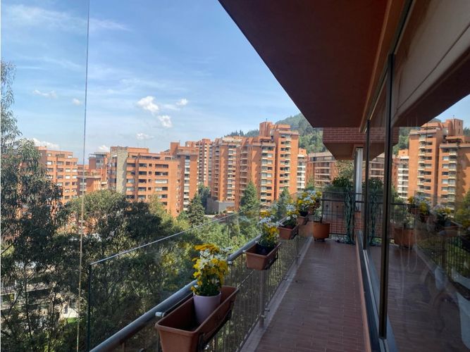 Apartamento de 3 alcobas en venta en Cerros De Los Alpes, Bogotá, 311 m² · foto 6 de 24