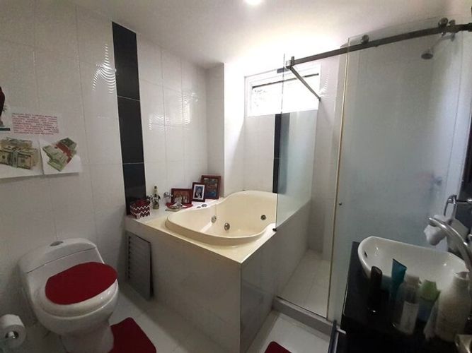 Casa de 4 alcobas en venta en Cr. Los Arroyuelos, Ibagué, 210 m² · foto 2 de 20