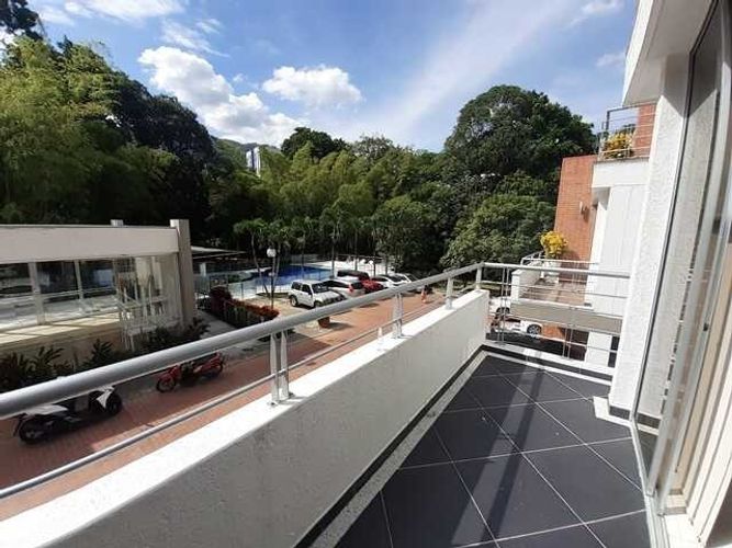 Casa de 4 alcobas en venta en Cr. Los Arroyuelos, Ibagué, 210 m² · foto 3 de 20