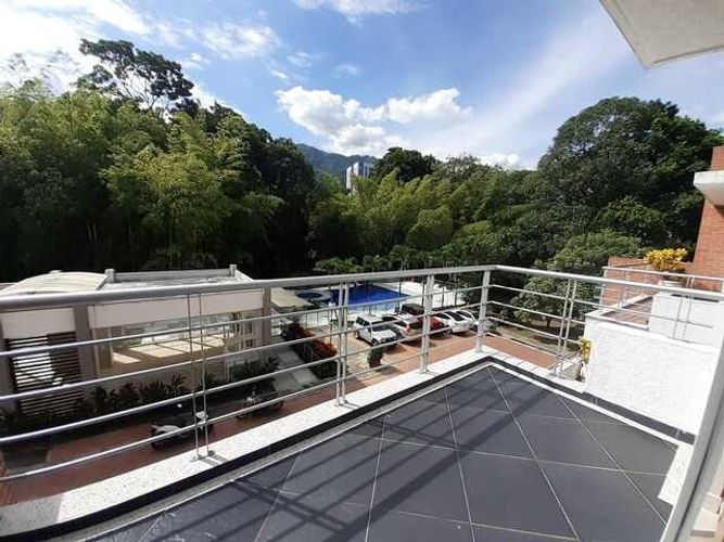 Casa de 4 alcobas en venta en Cr. Los Arroyuelos, Ibagué, 210 m² · foto 7 de 20