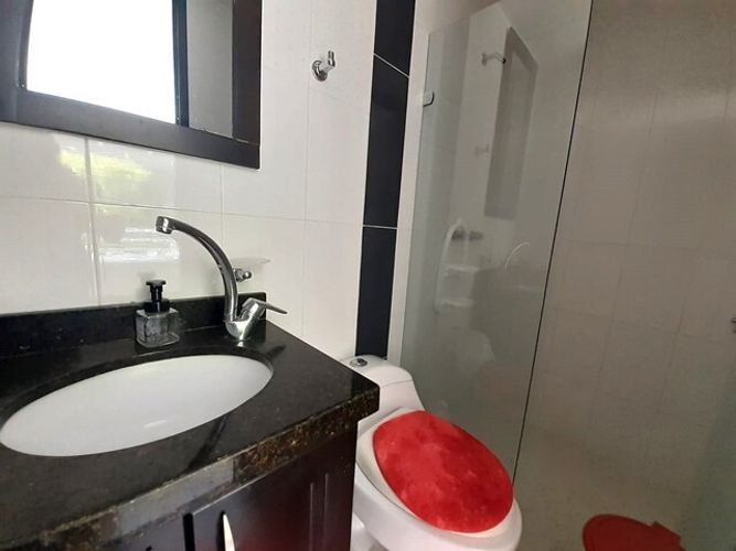 Casa de 4 alcobas en venta en Cr. Los Arroyuelos, Ibagué, 210 m² · foto 8 de 20