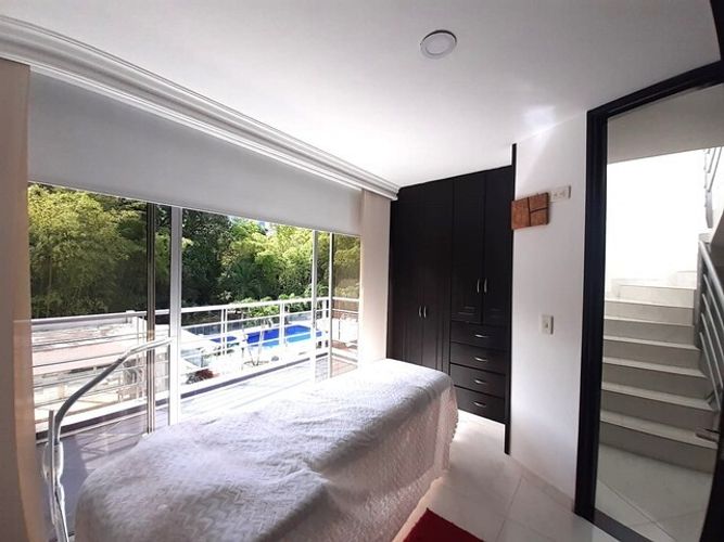 Casa de 4 alcobas en venta en Cr. Los Arroyuelos, Ibagué, 210 m² · foto 13 de 20