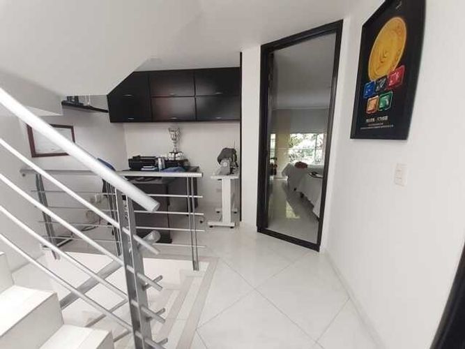 Casa de 4 alcobas en venta en Cr. Los Arroyuelos, Ibagué, 210 m² · foto 14 de 20