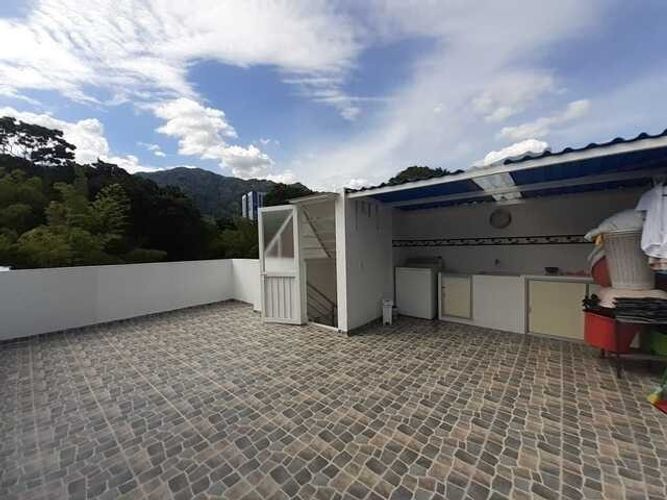 Casa de 4 alcobas en venta en Cr. Los Arroyuelos, Ibagué, 210 m² · foto 17 de 20