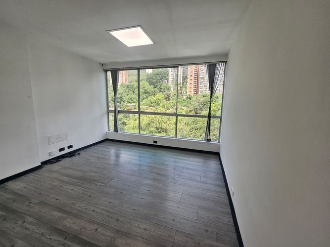 Oficina en arriendo en El Poblado, Medellín, 30 m² · foto 2 de 8