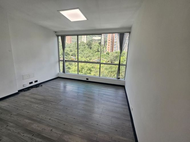 Oficina en arriendo en El Poblado, Medellín, 30 m² · foto 3 de 8