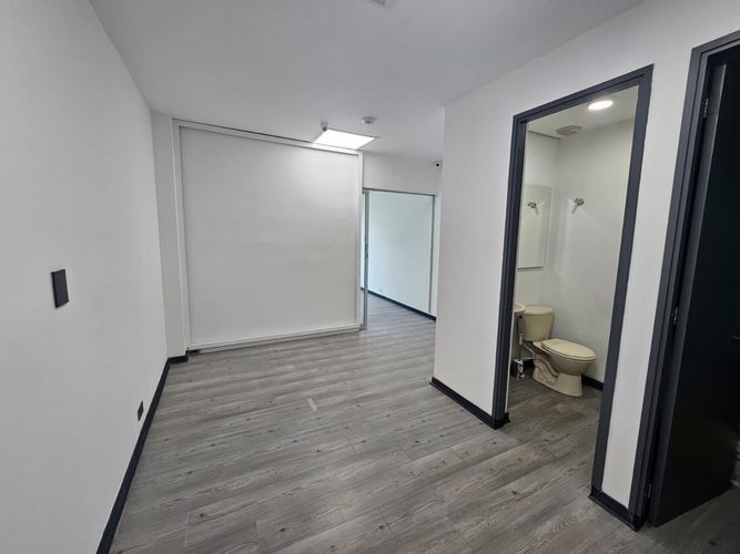 Oficina en arriendo en El Poblado, Medellín, 30 m² · foto 5 de 8