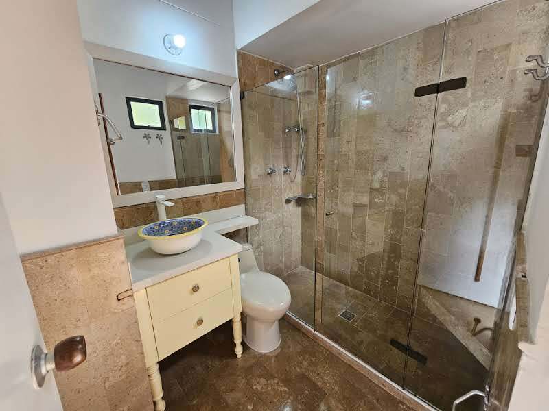 Casa en arriendo en El Poblado, Medellín · foto 18 de 24