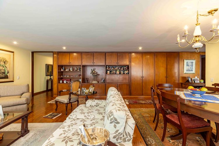 Apartamento en venta en Chico, Bogotá · foto 2 de 24