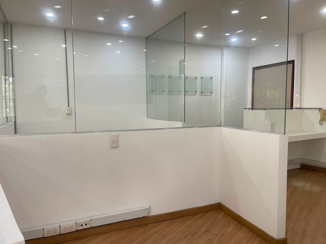 Oficina en arriendo en El Poblado, Medellín, 58 m² · foto 3 de 19