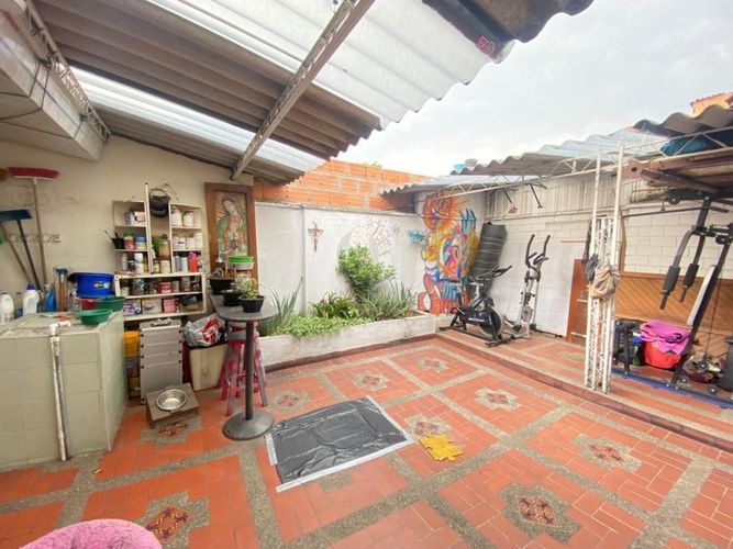 Casa de 5 alcobas en venta en Villa Ines, Bogotá, 212 m² · foto 13 de 24