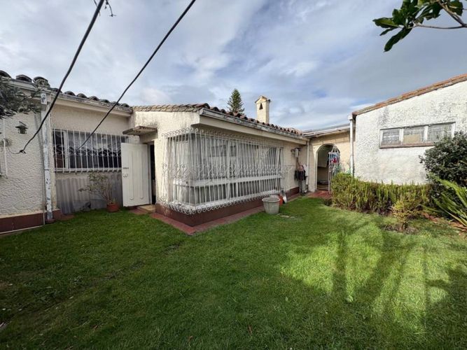 Casa de 3 alcobas en venta en Alhambra, Bogotá, 211 m² · foto 2 de 24