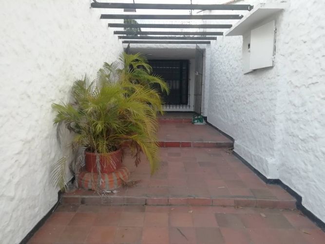 Casa de 5 alcobas en arriendo en Quirinal, Neiva, 240 m² · foto 2 de 24