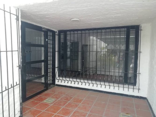 Casa de 5 alcobas en arriendo en Quirinal, Neiva, 240 m² · foto 3 de 24