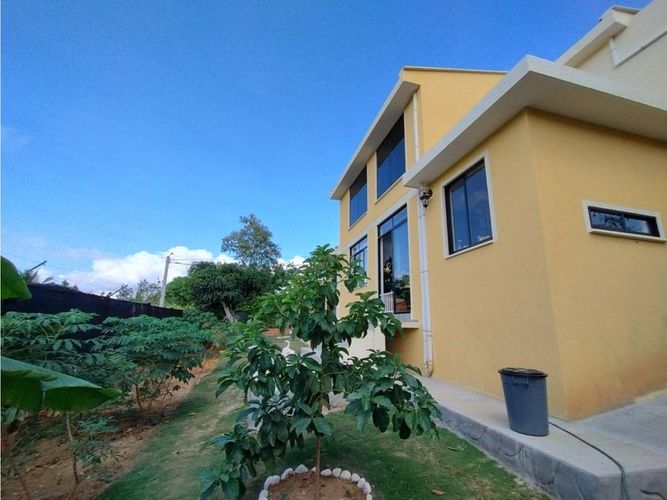 Casa de 4 alcobas en venta en Ruitoque, Girón, 165 m² · foto 2 de 16