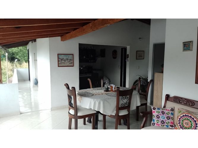 Casa de 10 alcobas en venta en Suramérica, La Estrella, 300 m² · foto 4 de 12