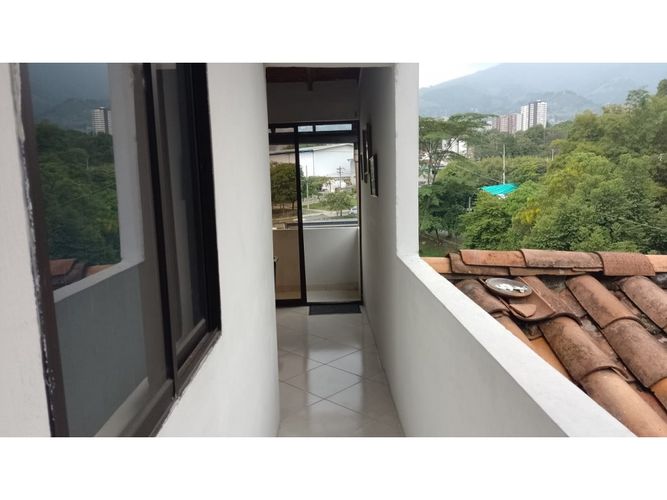 Casa de 10 alcobas en venta en Suramérica, La Estrella, 300 m² · foto 11 de 12