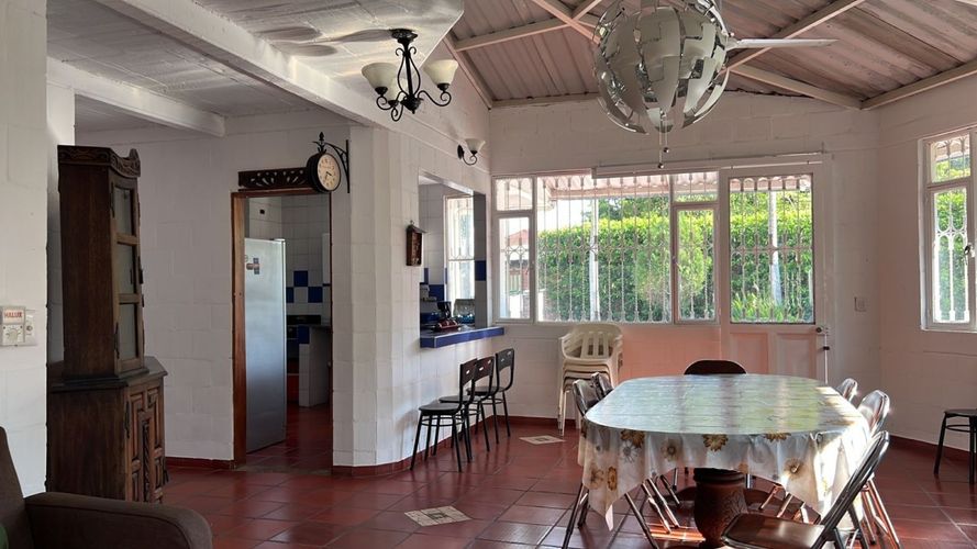 Casa de 5 alcobas en venta en Ricaurte, 270 m² · foto 3 de 24