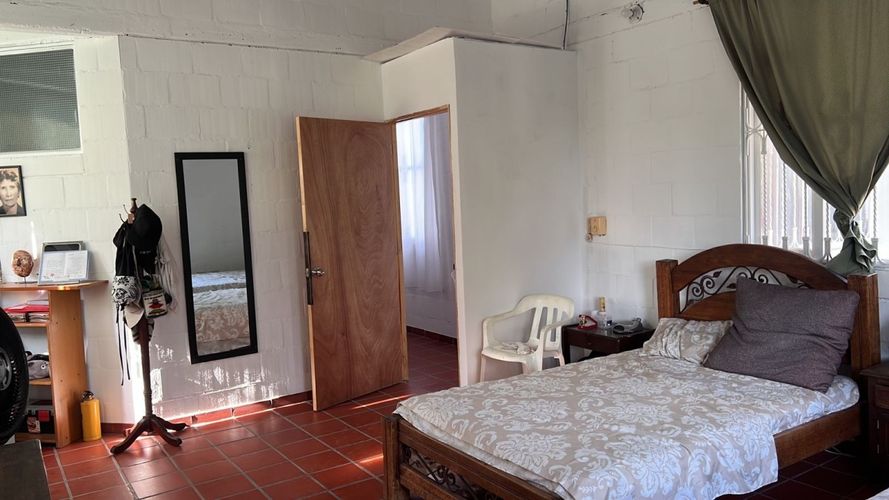 Casa de 5 alcobas en venta en Ricaurte, 270 m² · foto 10 de 24
