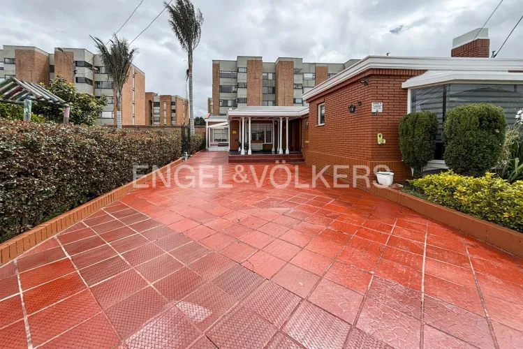Casa de 4 alcobas en venta en El Batán, Bogotá, 240 m² · foto 18 de 19