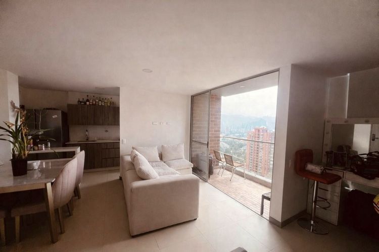 Apartamento de 2 alcobas en venta en Camparola, Itagüí, 70 m² · foto 5 de 15