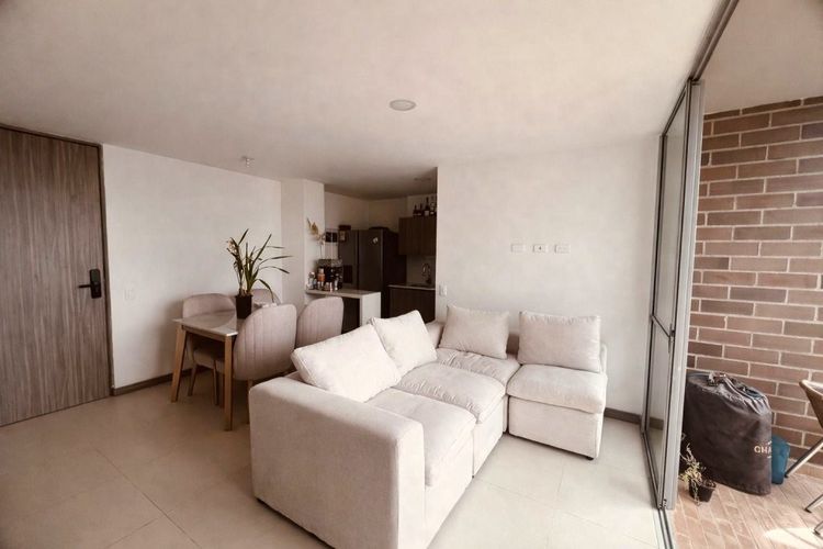 Apartamento de 2 alcobas en venta en Camparola, Itagüí, 70 m² · foto 3 de 15