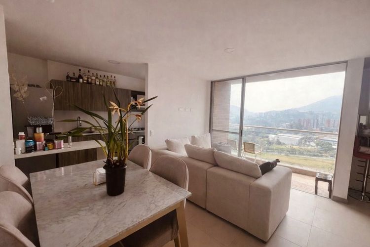 Apartamento de 2 alcobas en venta en Camparola, Itagüí, 70 m² · foto 4 de 15