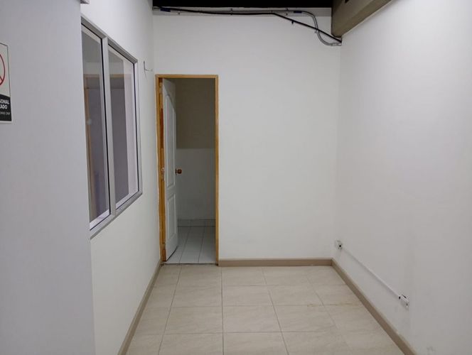 Oficina en arriendo en La Esmeralda, Itagüí, 222 m² · foto 4 de 17