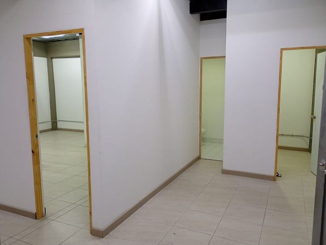 Oficina en arriendo en La Esmeralda, Itagüí, 222 m² · foto 2 de 17