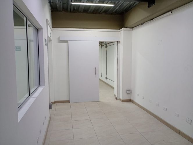 Oficina en arriendo en La Esmeralda, Itagüí, 222 m² · foto 5 de 17