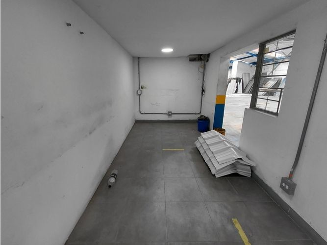 Bodega en arriendo en Colombia, Medellín, 360 m² · foto 3 de 6