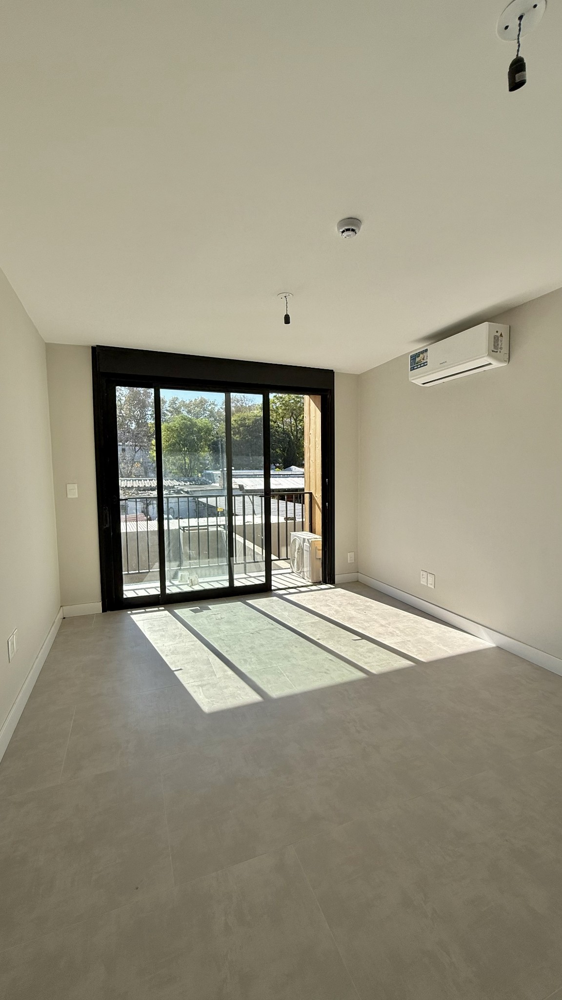 Alquiler Mono Ambiente Con Balcon Semi Equipado Pocitos