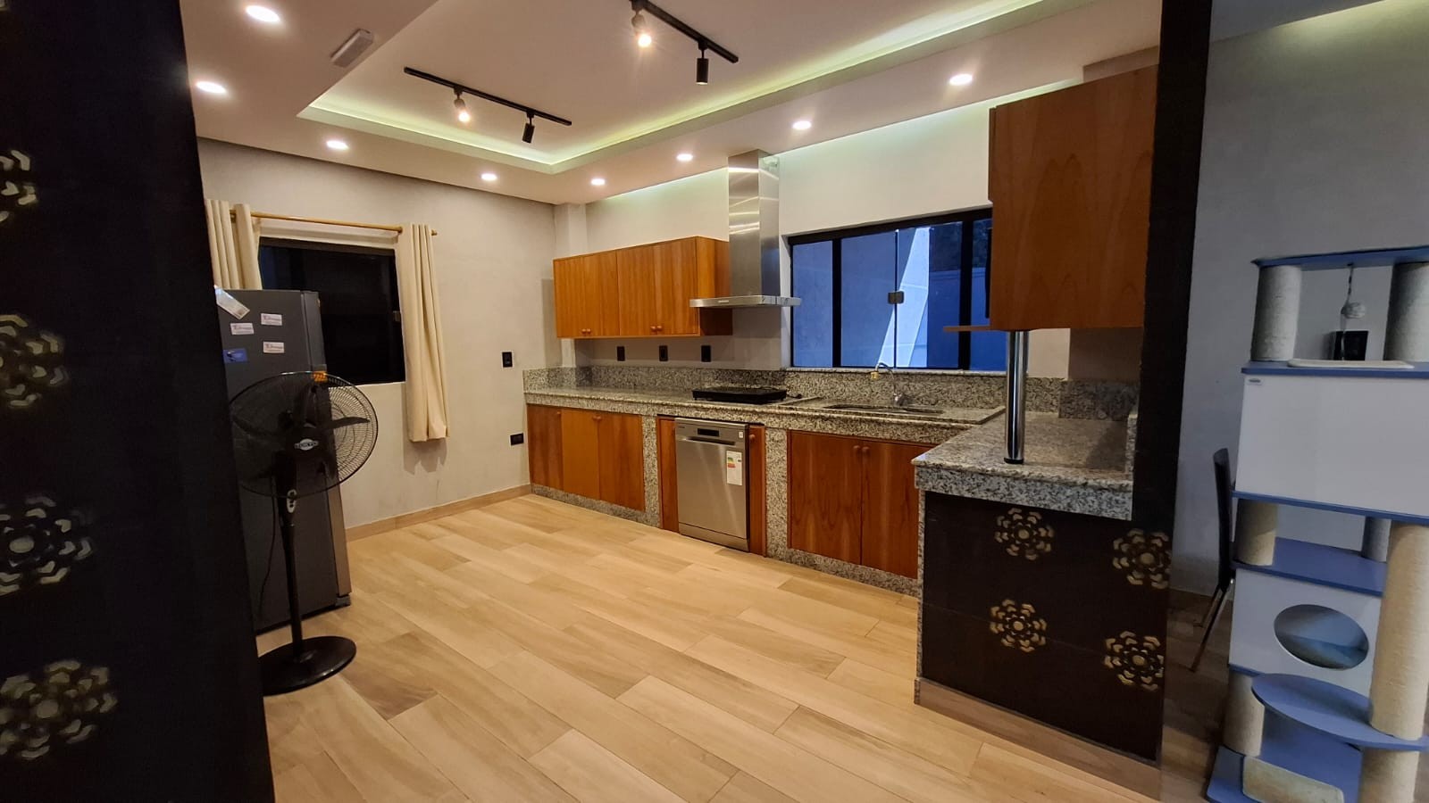 EN VENTA  MODERNA RESIDENCIA EN SAN BERNARDINO — foto 3
