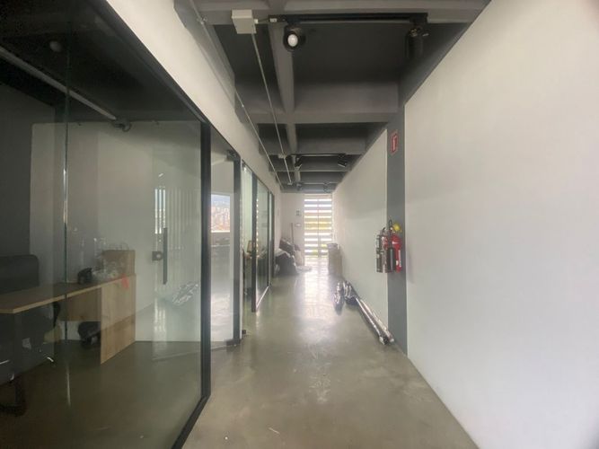 Oficina en arriendo en La Esmeralda, Itagüí, 200 m² · foto 2 de 8