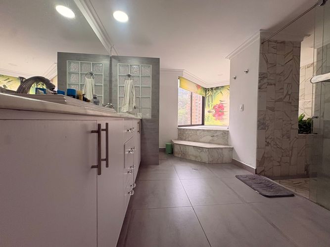 Apartamento de 4 alcobas en venta en El Poblado, Medellín, 590 m² · foto 15 de 20