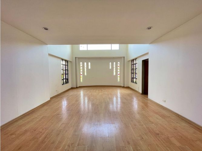 Casa de 20 alcobas en arriendo en La Moya, Cota, 651 m² · foto 4 de 22