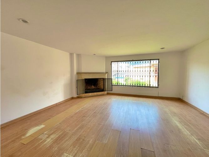 Casa de 20 alcobas en arriendo en La Moya, Cota, 651 m² · foto 5 de 22
