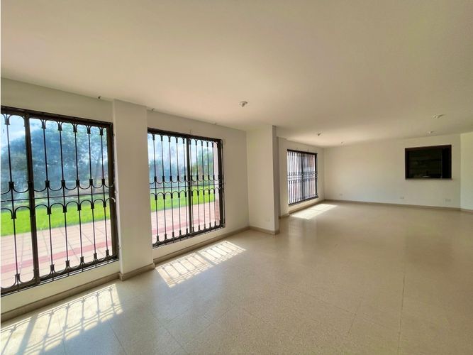 Casa de 20 alcobas en arriendo en La Moya, Cota, 651 m² · foto 7 de 22