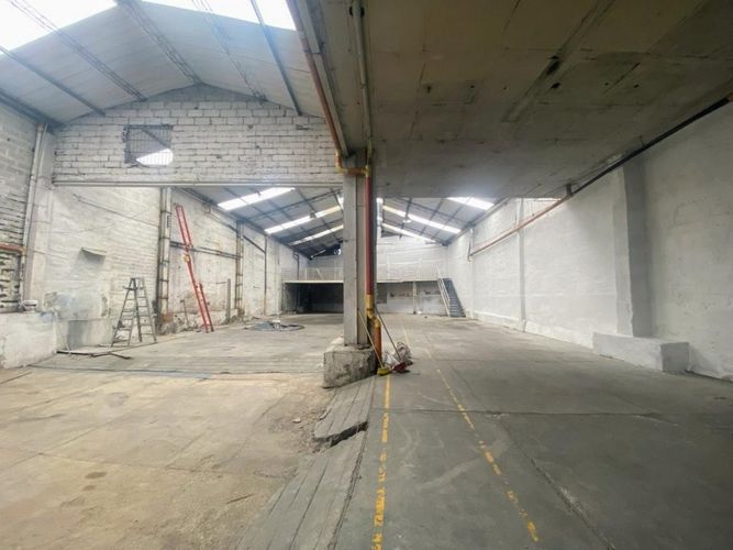 Bodega en venta en Los Naranjos, Itagüí, 1370 m² · foto 4 de 10