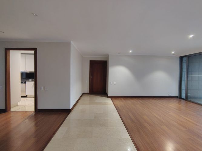 Apartamento de 3 alcobas en arriendo en El Poblado, Medellín, 197 m² · foto 10 de 19