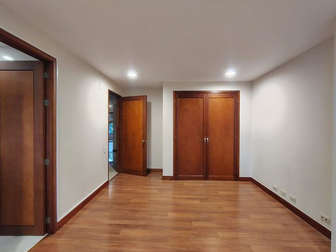 Apartamento de 3 alcobas en arriendo en El Poblado, Medellín, 197 m² · foto 8 de 19