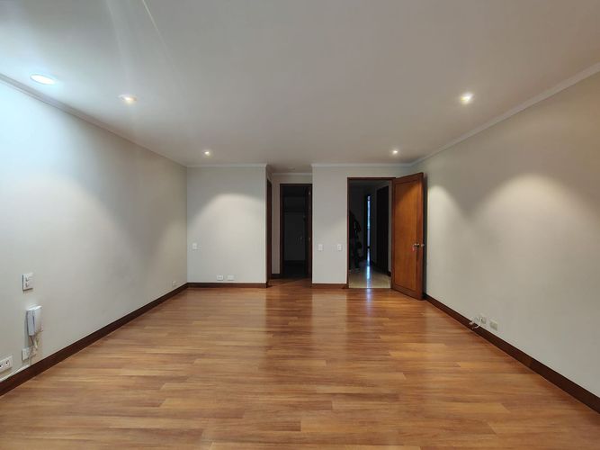 Apartamento de 3 alcobas en arriendo en El Poblado, Medellín, 197 m² · foto 11 de 19