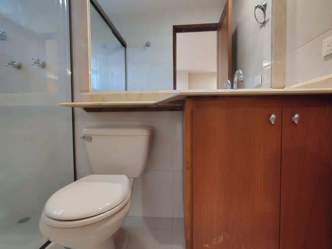 Apartamento de 3 alcobas en arriendo en El Poblado, Medellín, 197 m² · foto 18 de 19