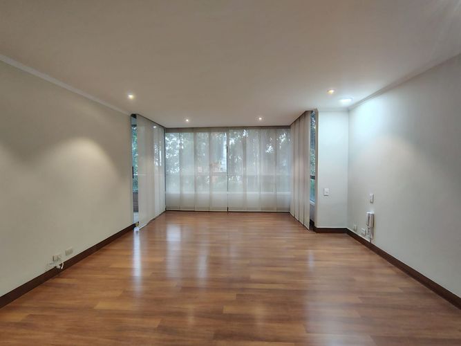 Apartamento de 3 alcobas en arriendo en El Poblado, Medellín, 197 m² · foto 4 de 19