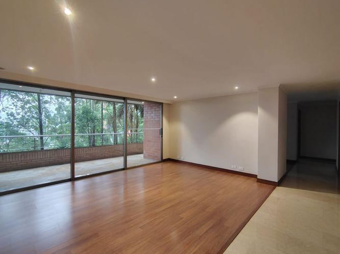 Apartamento de 3 alcobas en arriendo en El Poblado, Medellín, 197 m² · foto 2 de 19
